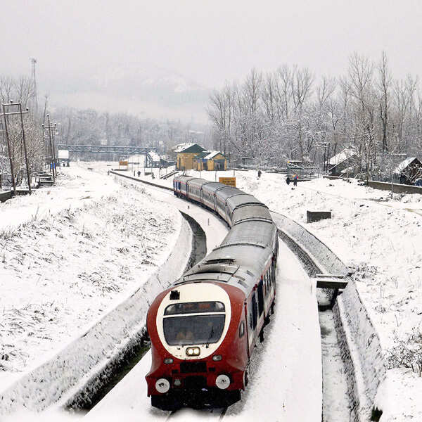 Ladakh region frozen, biting cold in Kashmir