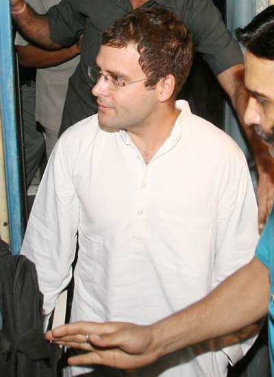 Rahul arrives by Shatabdi at ND