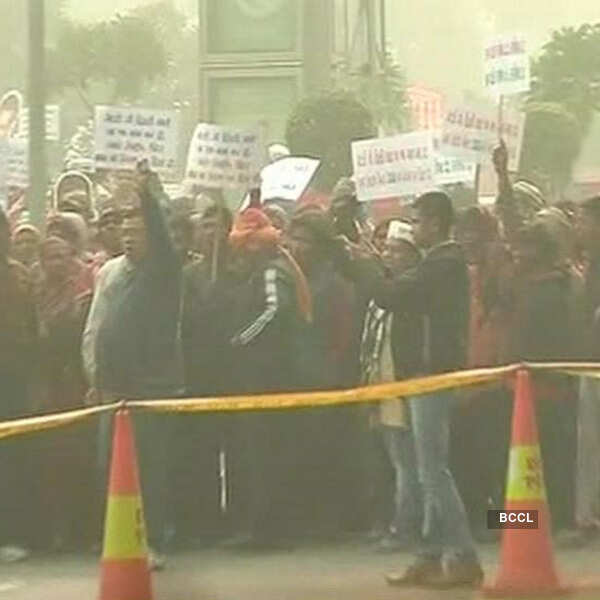 AAP protests against Arun Jaitley