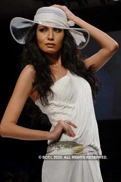 LFW '10: Mandira Wirk