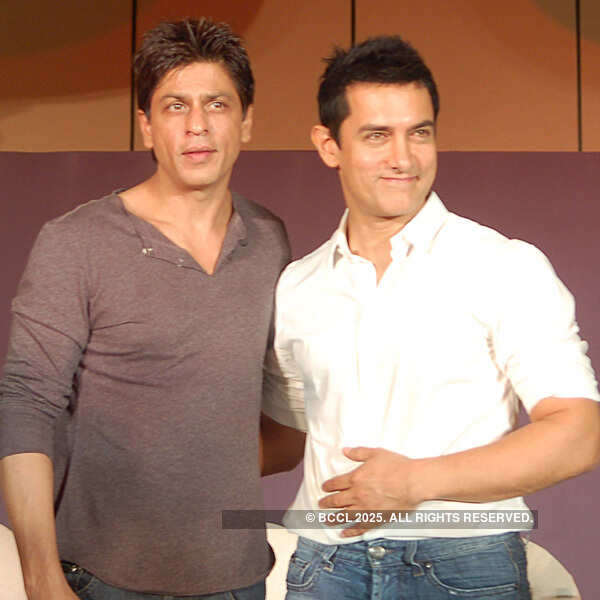 Mumbai police cuts security for SRK, Aamir