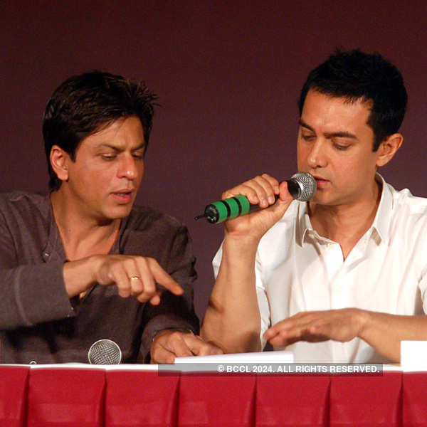 Mumbai police cuts security for SRK, Aamir