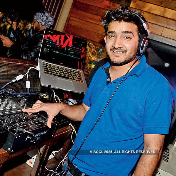 Suboni Brothers perform at Boulevard