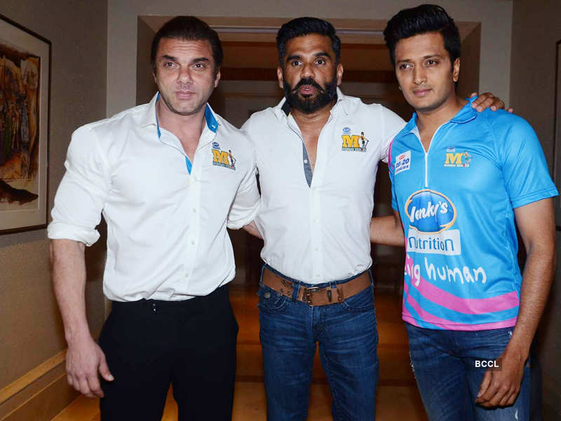 Suniel Shetty with Riteish Deshmukh and Sohail Khan during the press meet of Celebrity Cricket League (CCL) Season Six in Mumbai - Photogallery