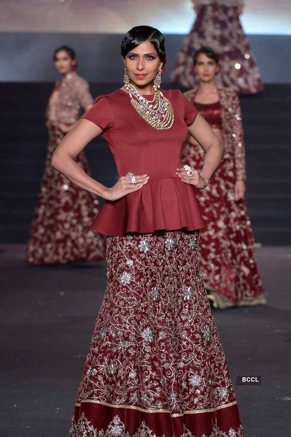 Vikram Phadnis' 25th anniv. fashion show