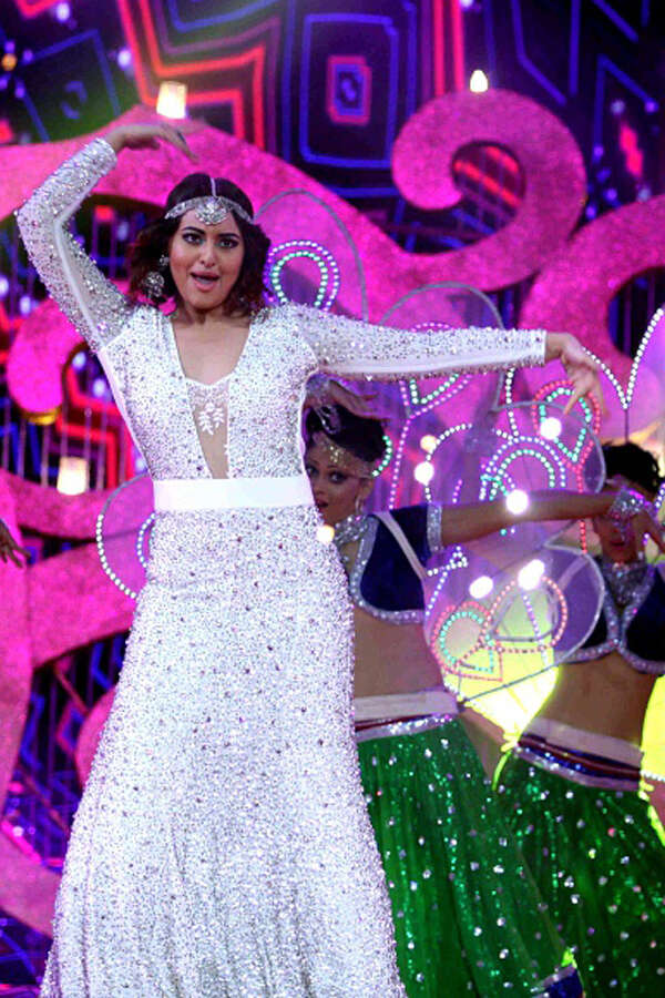 Awards & Performances