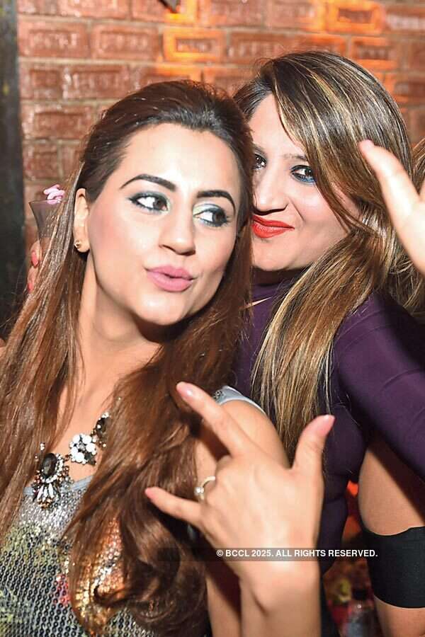 Kanika Kapoor @ Junkyard Cafe