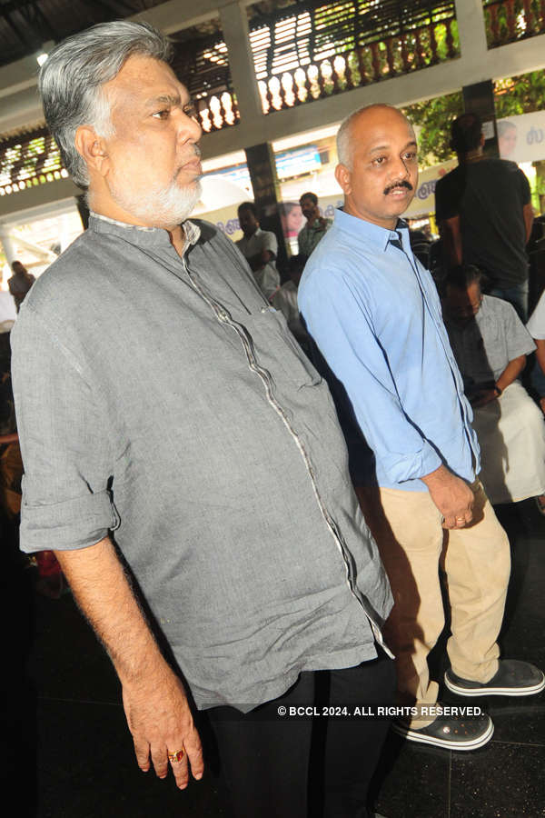 Celebs @ Kalpana's funeral