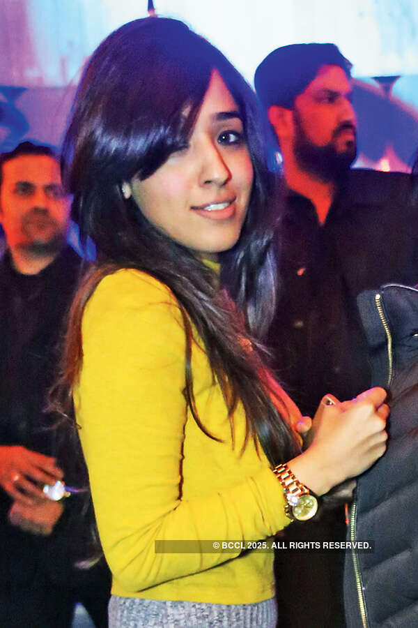 Raftaar performs at Farzi Cafe