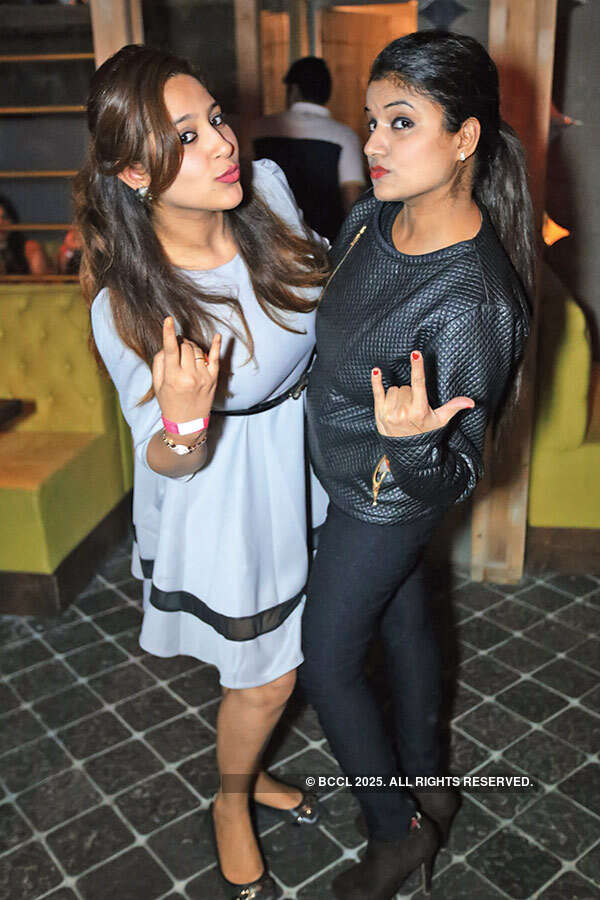 Raftaar performs at Farzi Cafe