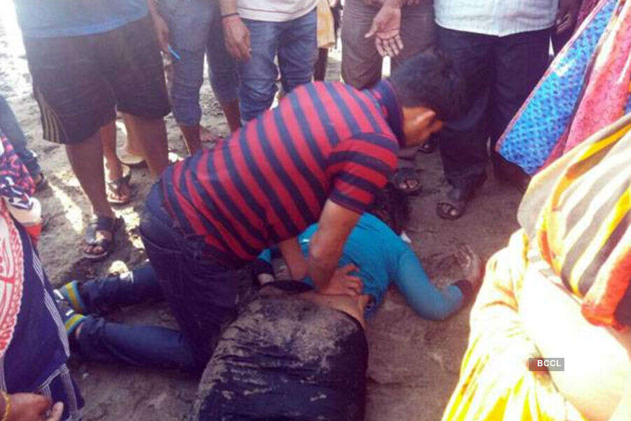 14 students on picnic drown