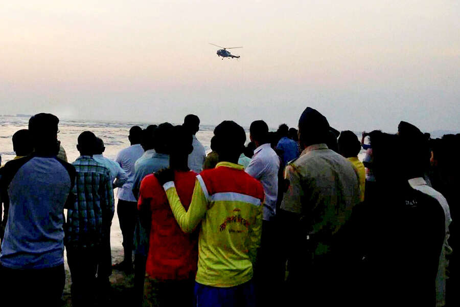 14 students on picnic drown