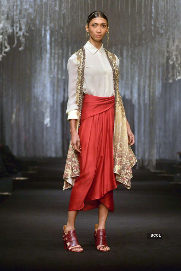 Katrina & Aditya walk the ramp