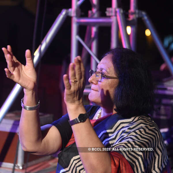 Neeti, Shakti perform at Miranda House