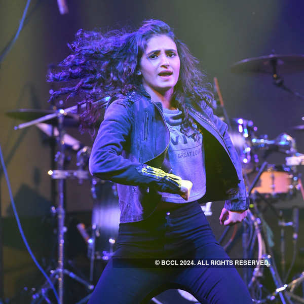 Neeti, Shakti perform at Miranda House