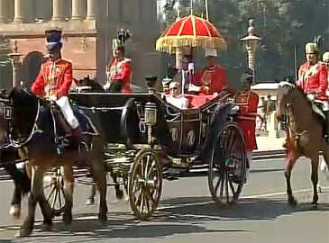 Watch: President Mukherjee's traditional buggy ride
