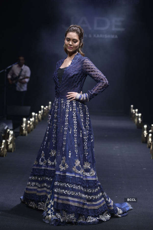 Esha Gupta walks in Jade