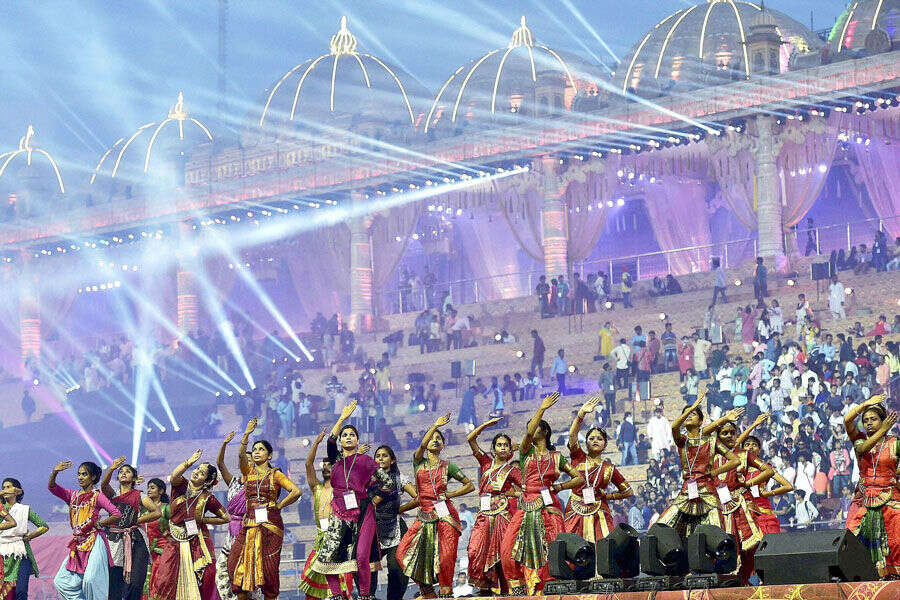 Sri Sri's group to pay Rs 5 crore in 3 weeks