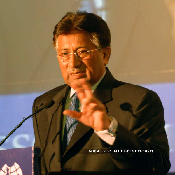Court lifts travel ban on Musharraf