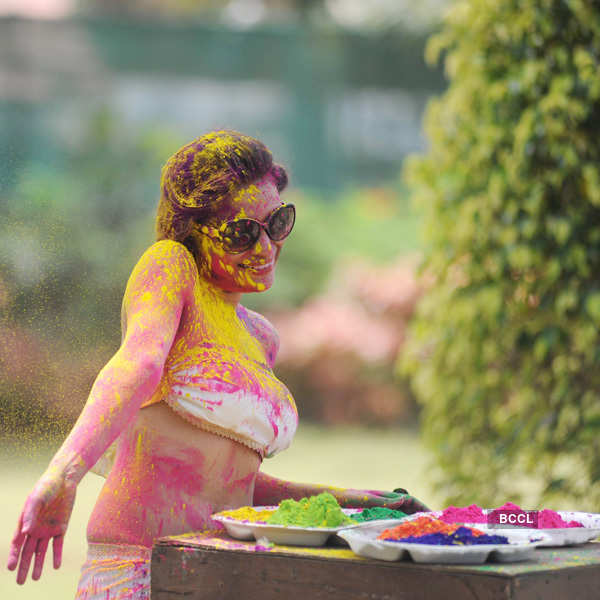 Kesariee's hot Holi shoot