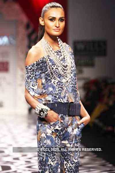 Ritu Beri's fashion show at IFW '10