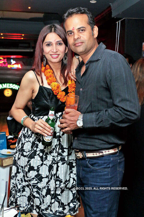 Cafe High 5 hosts party