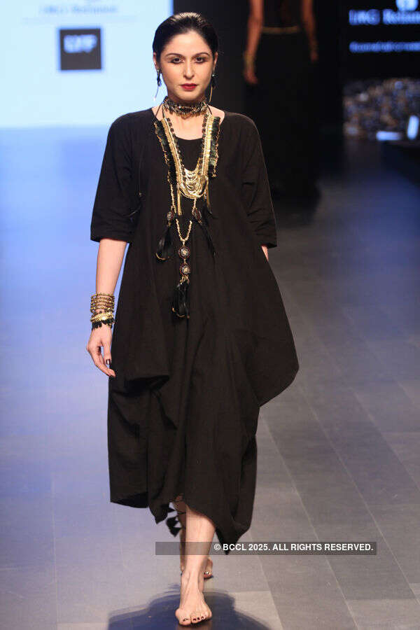 LFW '16 Day 2: Deepa Gurnani by #IndiaCollective