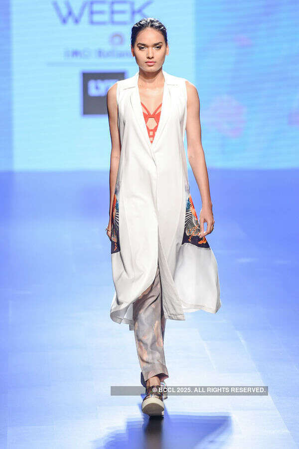 LFW '16 Day 4: Farah Sanjana