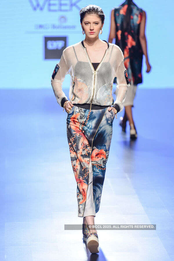 LFW '16 Day 4: Farah Sanjana