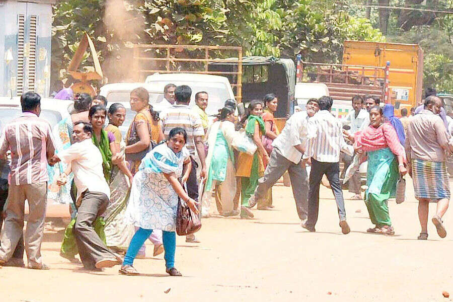 PF protesters clash with police in Bengaluru