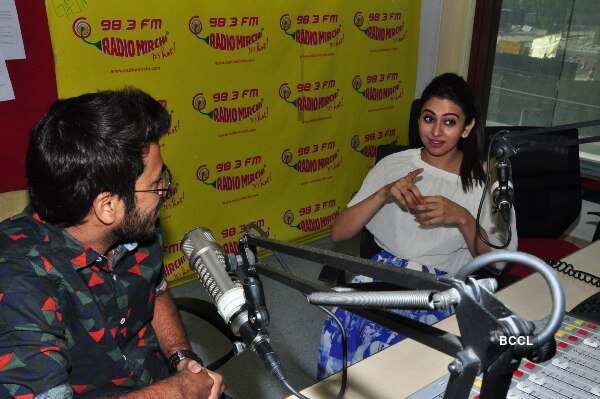 Rakul celebrates 10th anniv of Radio Mirchi