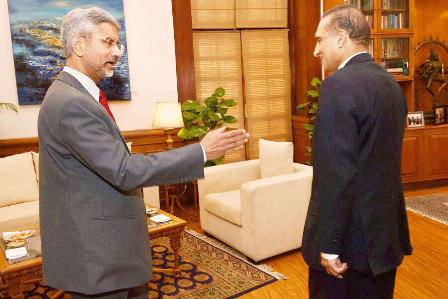 Indo-Pak diplomats meet after months-long hiatus
