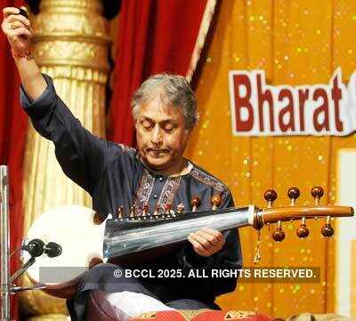 Amjad Ali Khan performs
