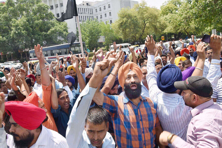 Massive jams in Delhi as cabbies protest