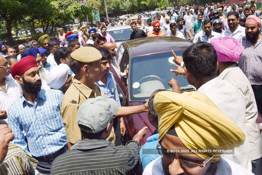 Massive jams in Delhi as cabbies protest