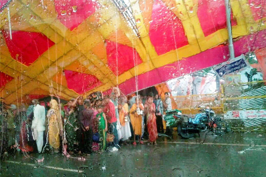 Ujjain: Thunderstorm hits Kumbh Mela site