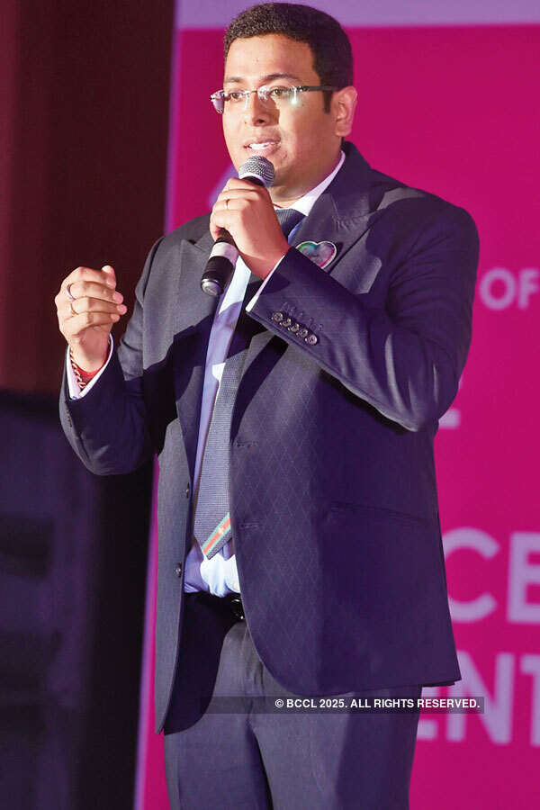 Celebs felicitate real-life heroes