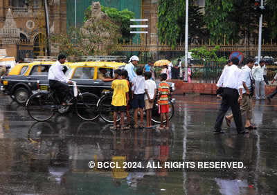 Cyclone threatens Mumbai