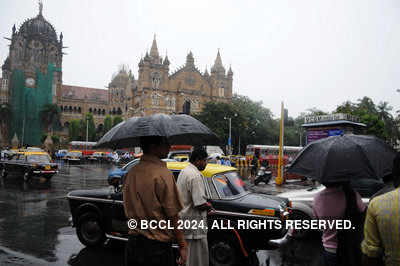 Cyclone threatens Mumbai