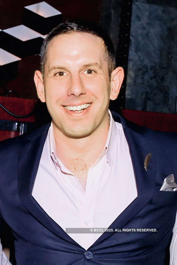 Party @ Niche Lounge & Bistro