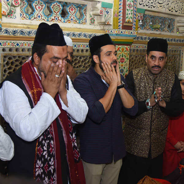 Pictures of famous personalities at shrines