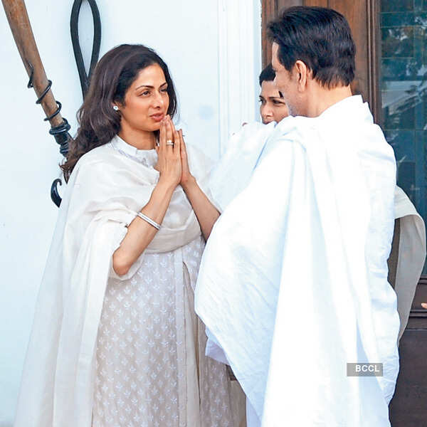 Celebs condole Subrata Roy&rsquo;s loss