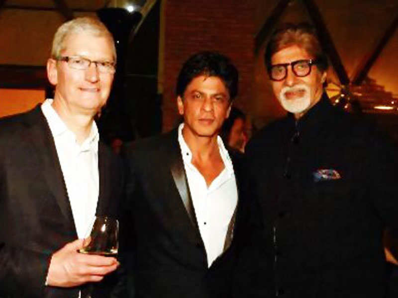 Pics: Bachchans and Khans meet Tim Cook at Shah Rukh Khan’s Mannat