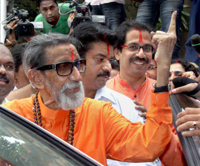 Thackeray opposes Sachin's Remarks