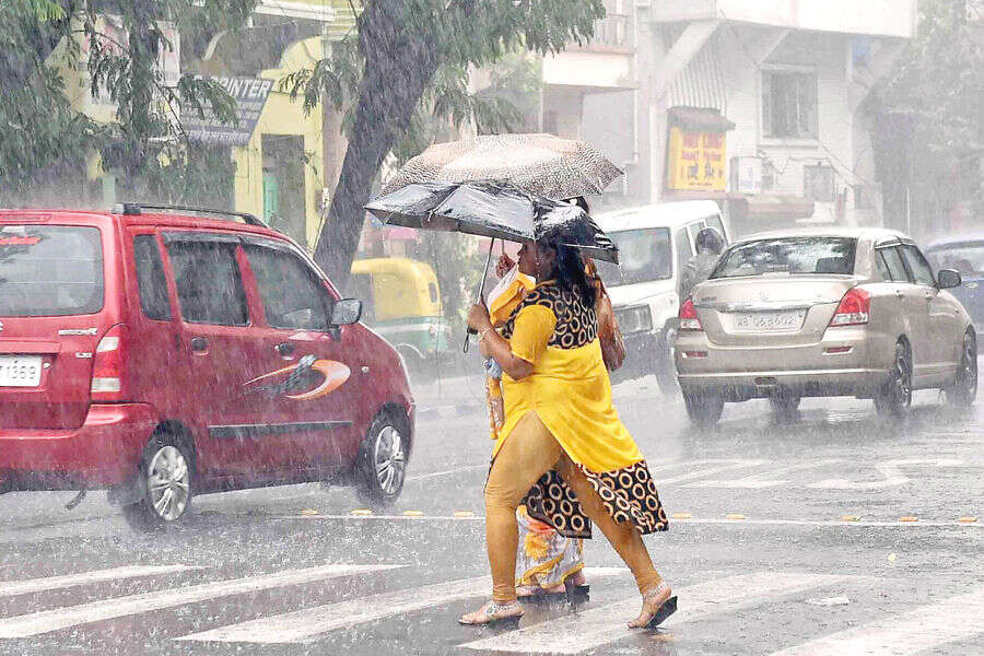 Mercury dips after rains lash Delhi