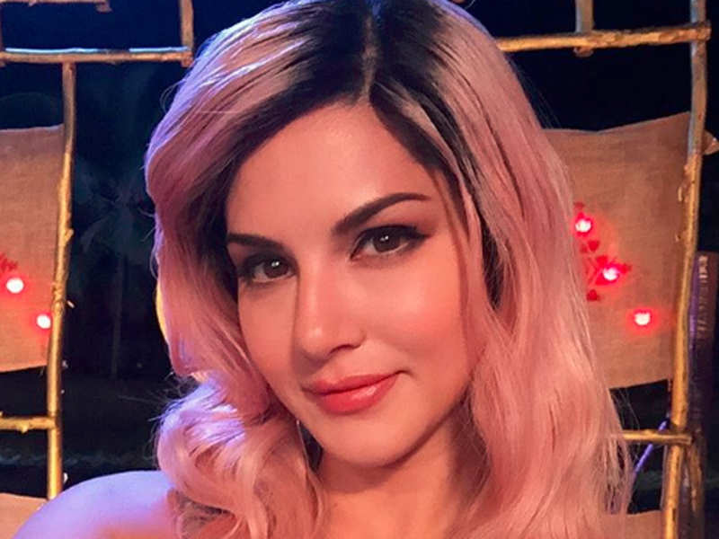 Sunny Leone Dyes Her Hair Pink