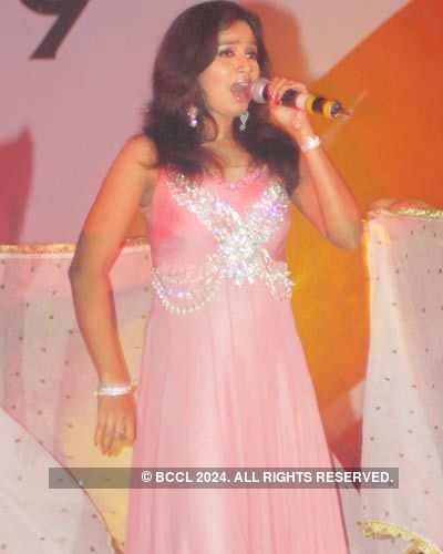 Shreya performs