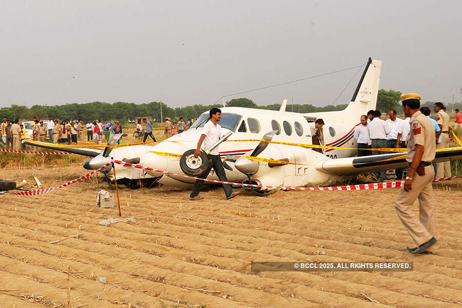 Air ambulance makes emergency landing