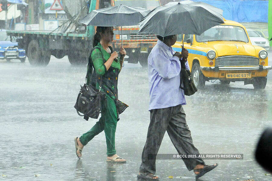 Heavy showers lash Kolkata