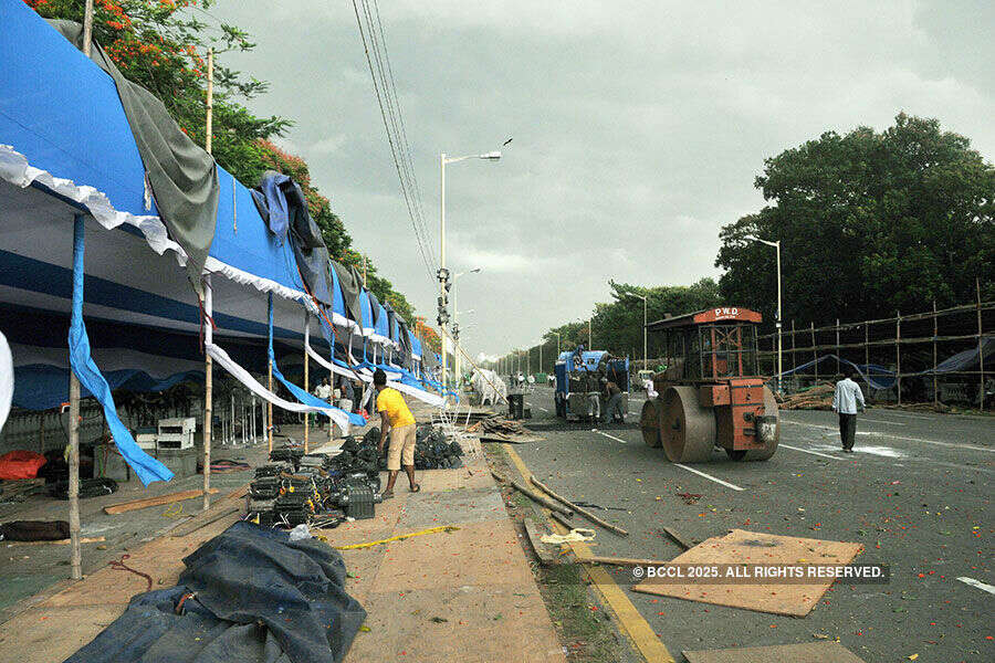 Heavy showers lash Kolkata